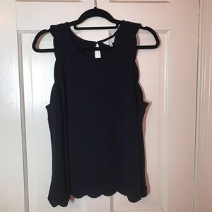 Crown & Ivy - 1x navy scalloped sleeveless blouse